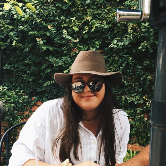 Meet your Posher, Alissa - Picture 1 of 1